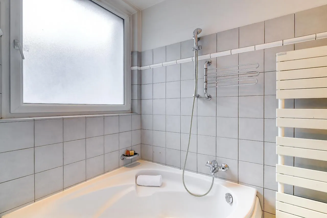 Sweet Inn - Montaigne Paris